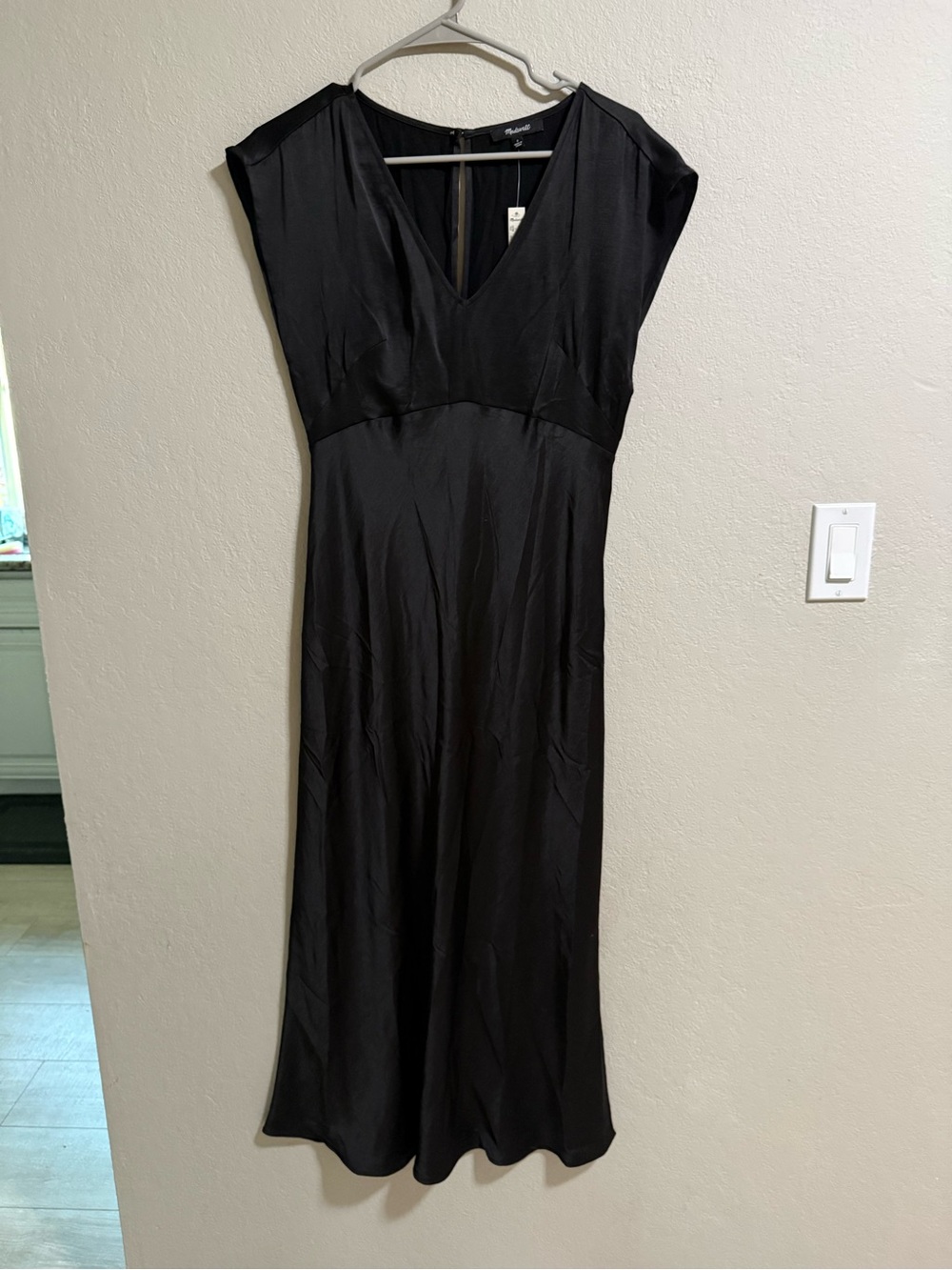 Madewell Satin V-Neck Midi Dress Black Size 2